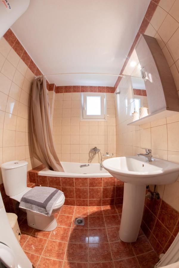 Garden Suite เนอาเปรามอส ภายนอก รูปภาพ